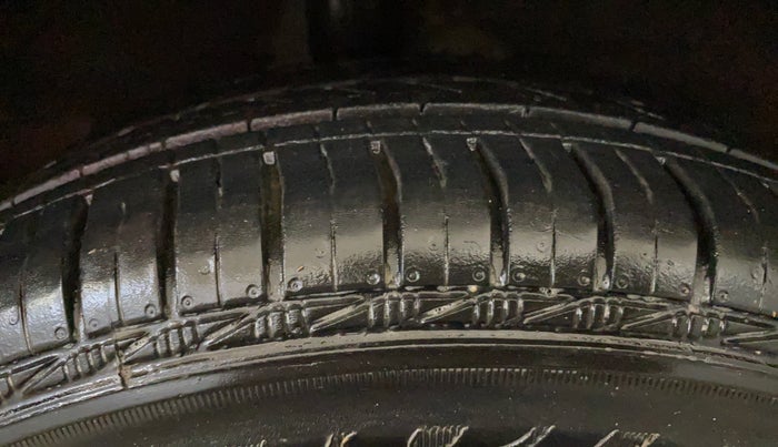 2014 Hyundai Grand i10 SPORTZ 1.2 KAPPA VTVT, Petrol, Manual, 33,293 km, Right Rear Tyre Tread