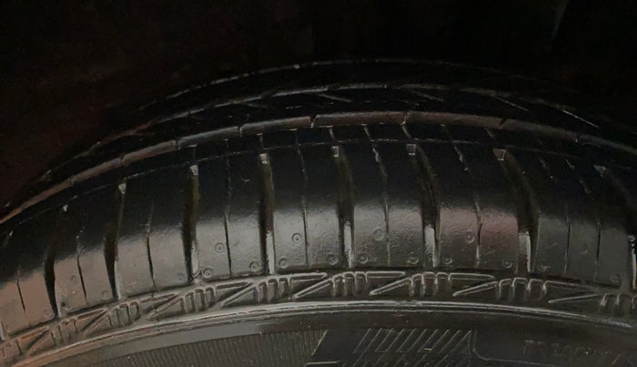 2014 Hyundai Grand i10 SPORTZ 1.2 KAPPA VTVT, Petrol, Manual, 33,293 km, Left Rear Tyre Tread