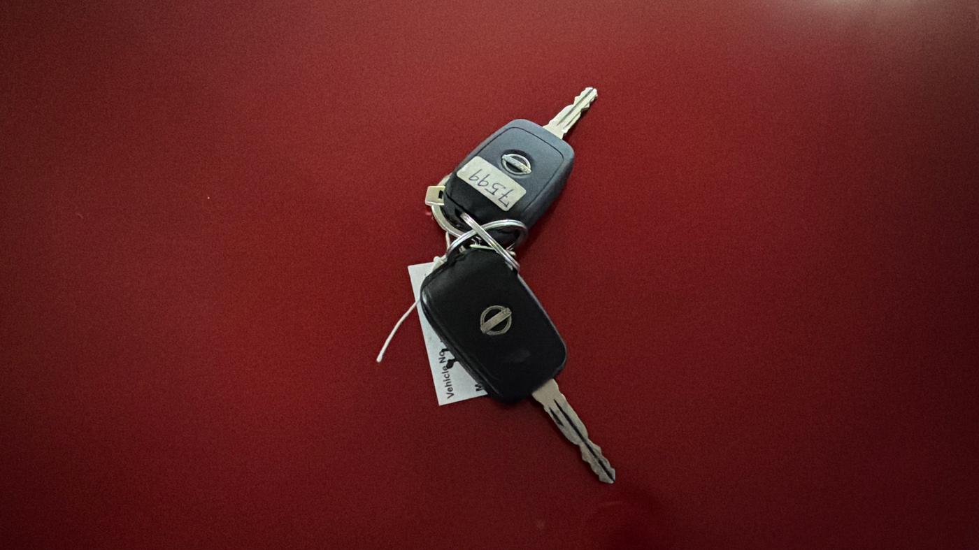 2024 Nissan MAGNITE XL AMT EZ Shift, Petrol, Automatic, 25,432 km, Key Close Up