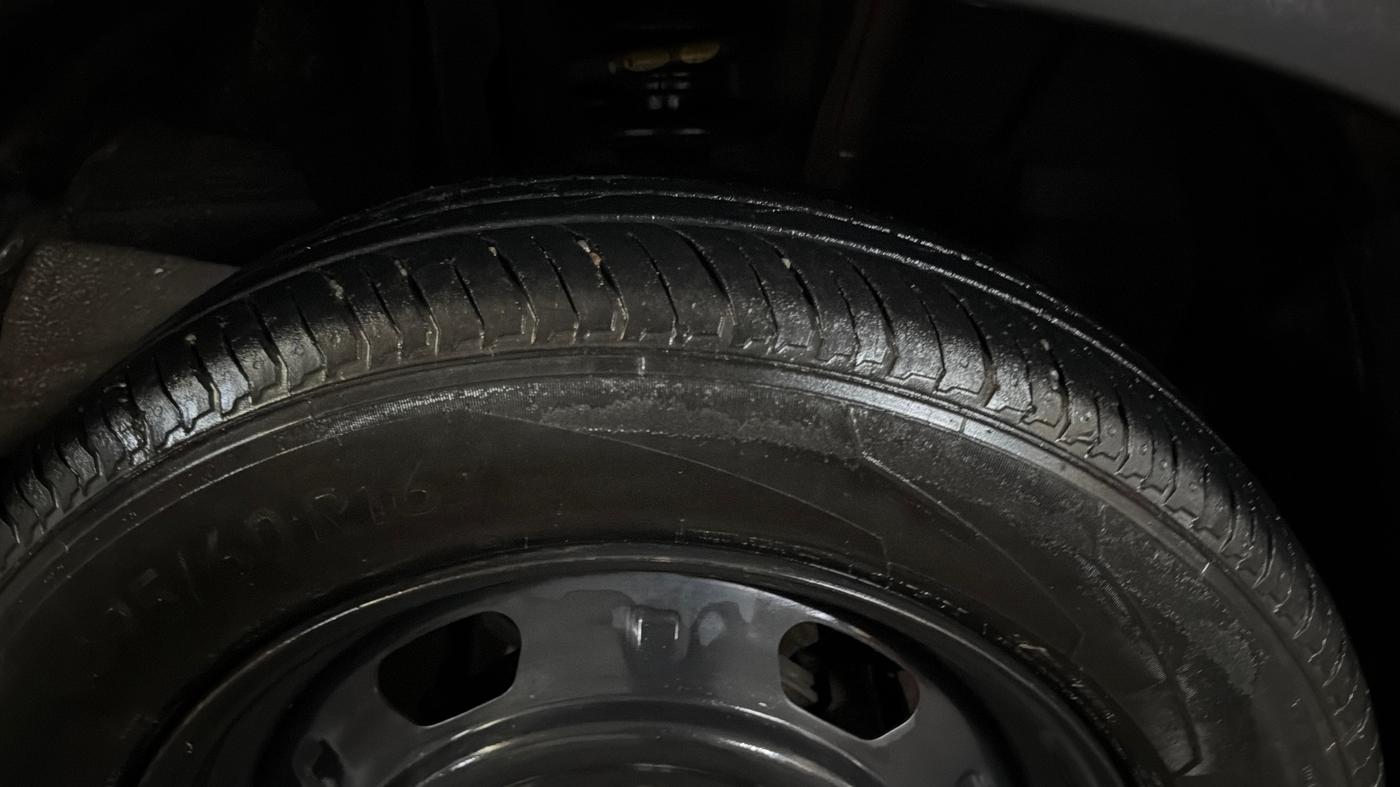2024 Nissan MAGNITE XL AMT EZ Shift, Petrol, Automatic, 25,432 km, Right Front Tyre Tread