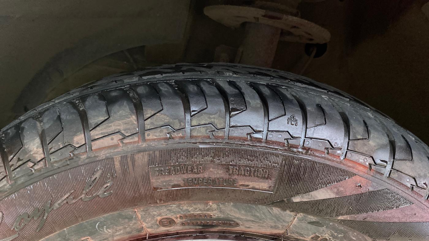 2020 Maruti Swift VXI, Petrol, Manual, 39,691 km, Left Front Tyre Tread