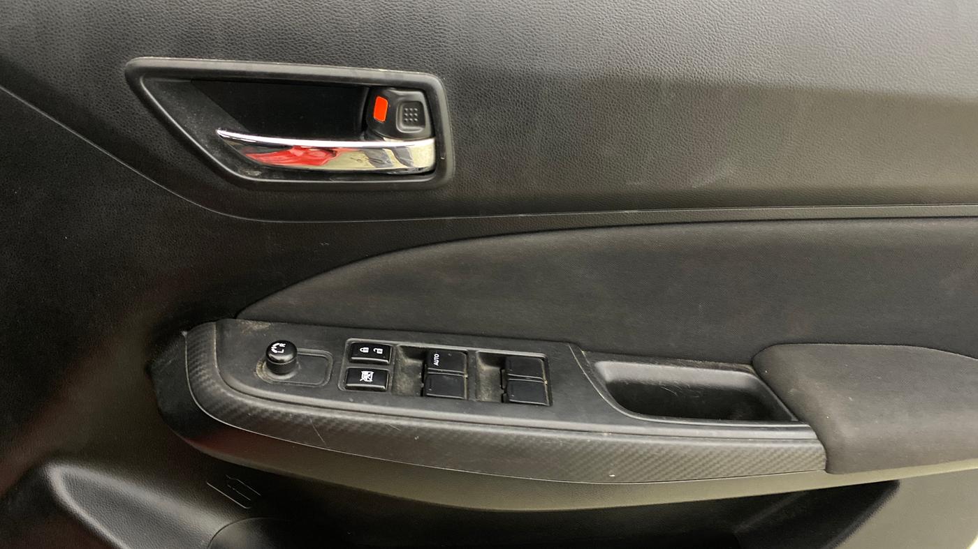 2020 Maruti Swift VXI, Petrol, Manual, 39,691 km, Driver Side Door Panels Control