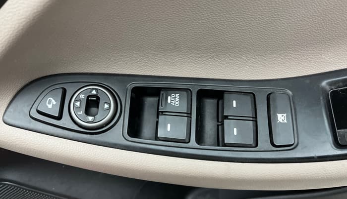 2018 Hyundai Elite i20 SPORTZ 1.2, Petrol, Manual, 53,824 km, Driver Side Door Panels Control