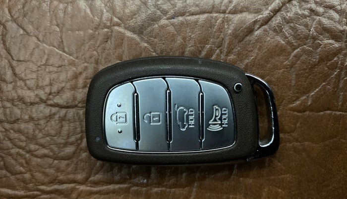 2022 Hyundai VENUE SX 1.0 (O) TURBO IMT, Petrol, Manual, 32,769 km, Key Close Up