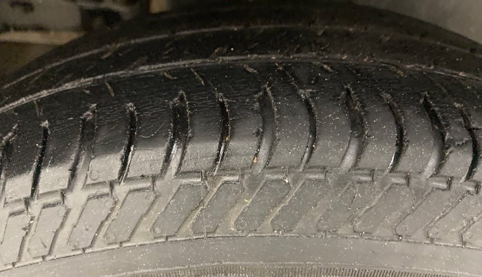 2012 Maruti Swift LXI, Petrol, Manual, 41,110 km, Right Rear Tyre Tread