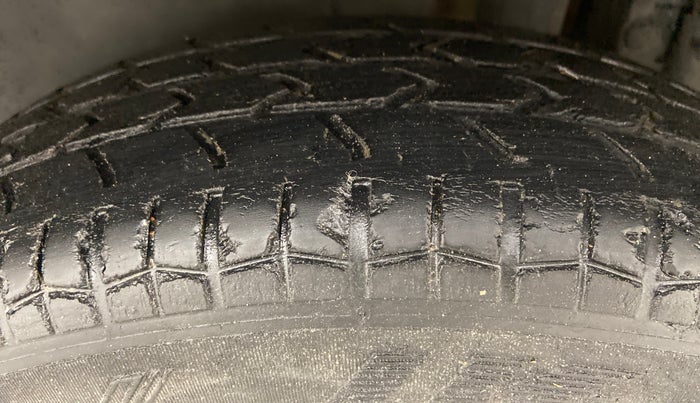 2012 Maruti Swift LXI, Petrol, Manual, 41,110 km, Left Rear Tyre Tread