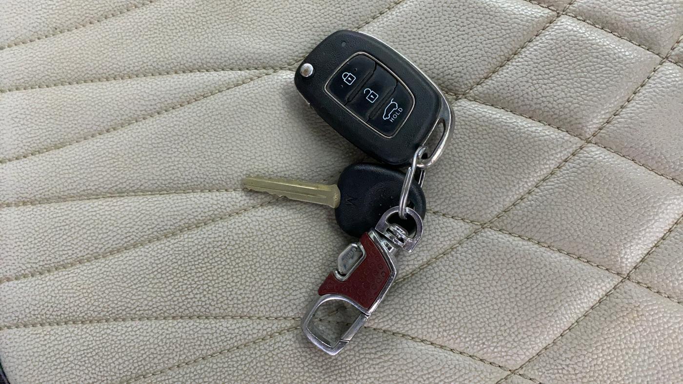 2023 Hyundai VENUE S 1.2, Petrol, Manual, 62,182 km, Key Close Up