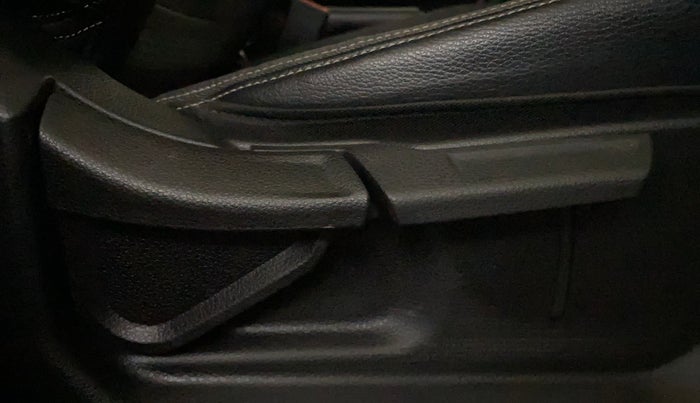 2022 KIA SONET HTK 1.2, Petrol, Manual, 18,983 km, Driver Side Adjustment Panel