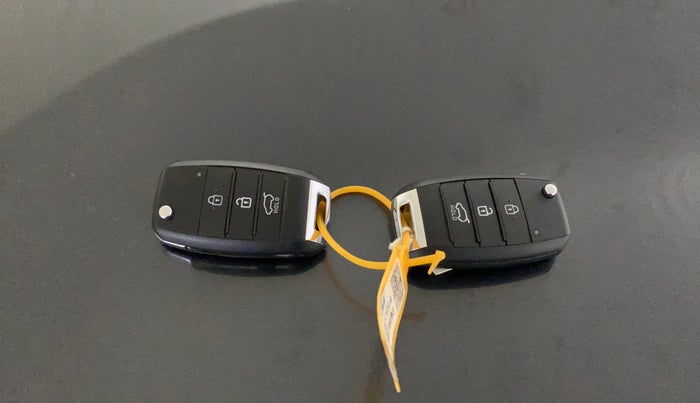 2022 KIA SONET HTK 1.2, Petrol, Manual, 18,983 km, Key Close Up