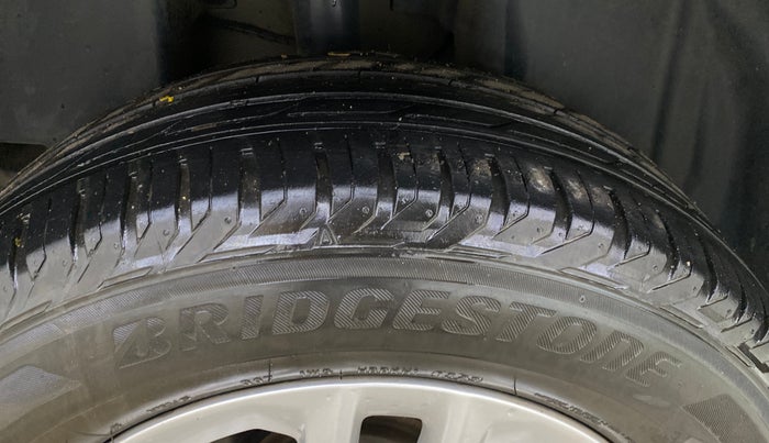 2019 Jeep Compass SPORT PLUS 1.4 PETROL, Petrol, Manual, 1,36,754 km, Right Rear Tyre Tread