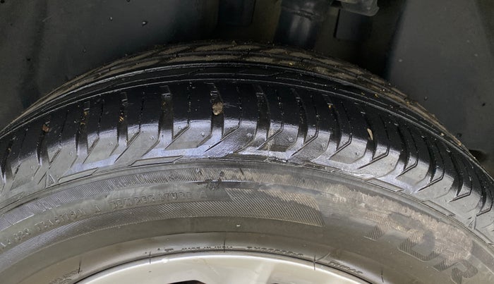 2019 Jeep Compass SPORT PLUS 1.4 PETROL, Petrol, Manual, 1,36,754 km, Left Rear Tyre Tread