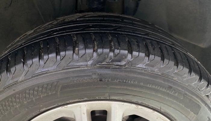 2019 Jeep Compass SPORT PLUS 1.4 PETROL, Petrol, Manual, 1,36,754 km, Right Front Tyre Tread