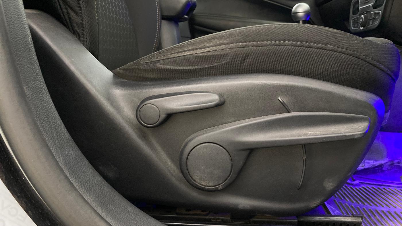 2019 Jeep Compass SPORT PLUS 1.4 PETROL, Petrol, Manual, 13,766 km, Driver Side Adjustment Panel