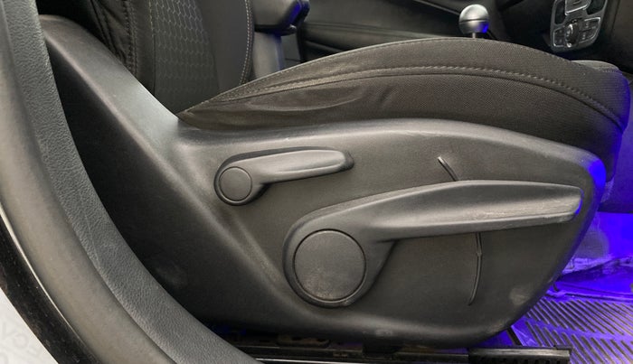 2019 Jeep Compass SPORT PLUS 1.4 PETROL, Petrol, Manual, 1,36,754 km, Driver Side Adjustment Panel