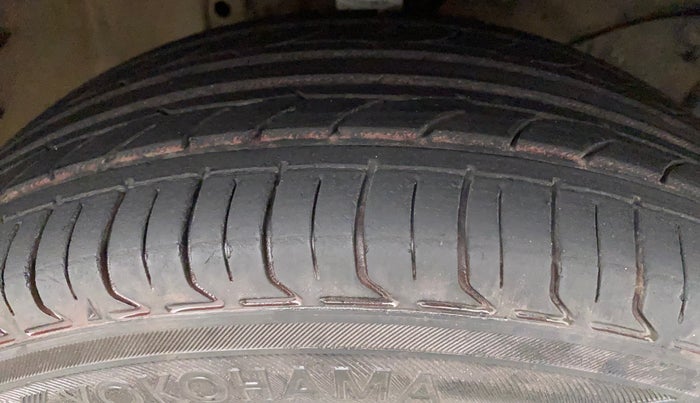 2014 Honda Brio VX MT, Petrol, Manual, 66,024 km, Right Front Tyre Tread