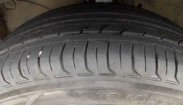 2014 Honda Brio VX MT, Petrol, Manual, 66,024 km, Left Front Tyre Tread