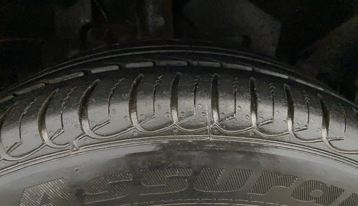 2020 Ford Ecosport TITANIUM 1.5 SPORTS(SUNROOF) PETROL, Petrol, Manual, 27,330 km, Right Front Tyre Tread