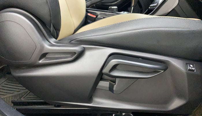 2022 Tata NEXON XZA PLUS (PREMIUM) KAZIRANGA DIESEL, Diesel, Automatic, 68,688 km, Driver Side Adjustment Panel