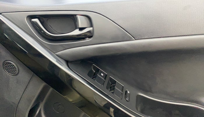 2022 Tata NEXON XZA PLUS (PREMIUM) KAZIRANGA DIESEL, Diesel, Automatic, 68,688 km, Driver Side Door Panels Control