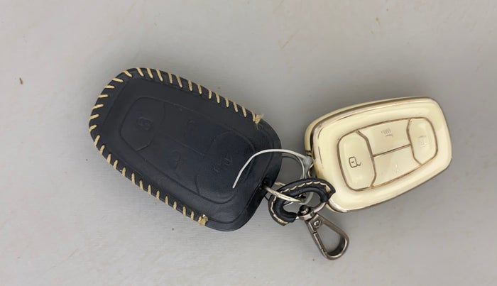 2022 Tata NEXON XZA PLUS (PREMIUM) KAZIRANGA DIESEL, Diesel, Automatic, 68,688 km, Key Close Up