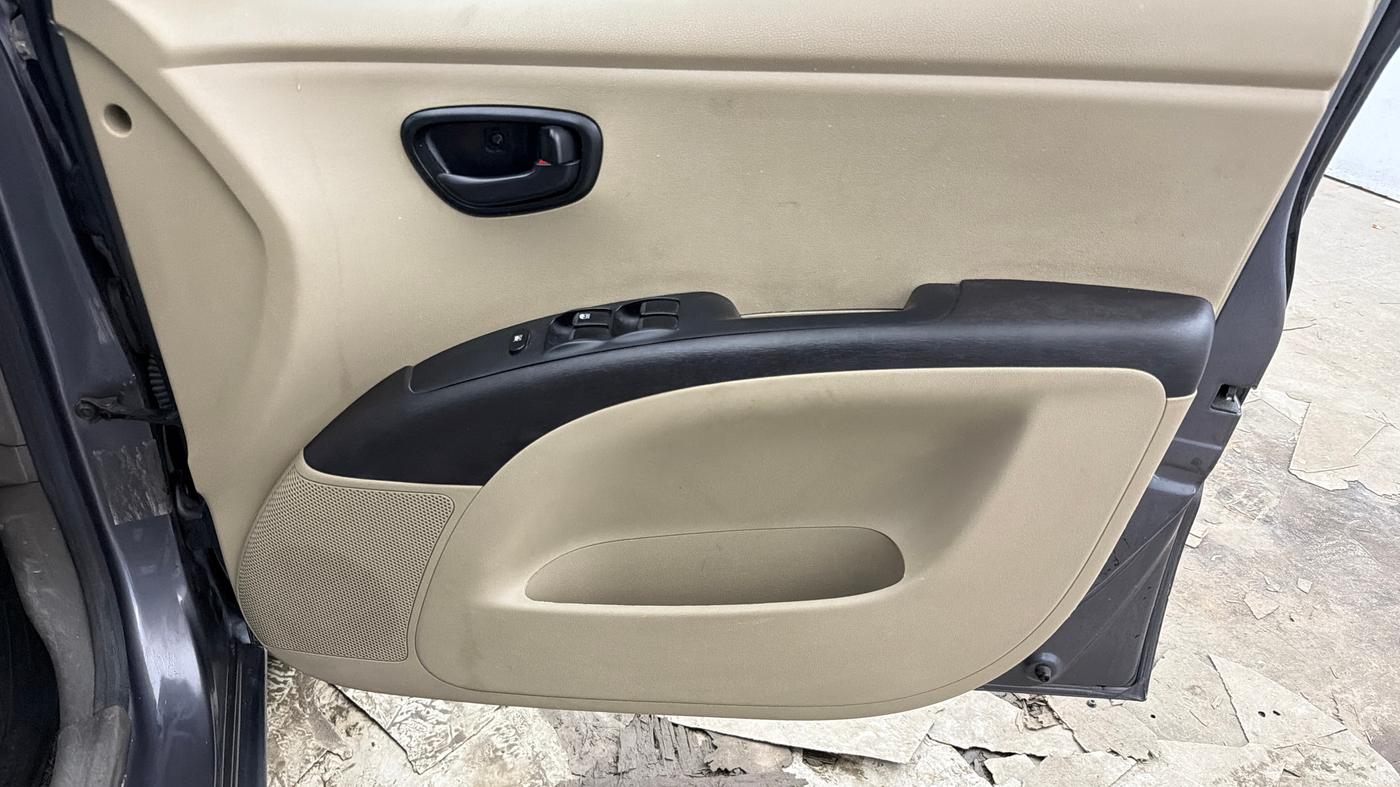 2015 Hyundai i10 MAGNA 1.1, Petrol, Manual, 21,649 km, Driver Side Door Panels Control