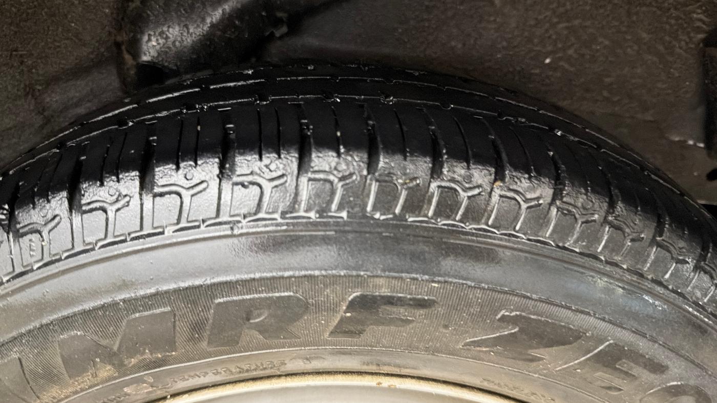 2015 Hyundai i10 MAGNA 1.1, Petrol, Manual, 21,649 km, Left Rear Tyre Tread