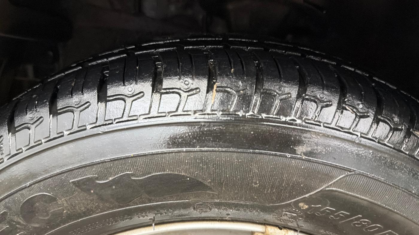 2015 Hyundai i10 MAGNA 1.1, Petrol, Manual, 21,649 km, Left Front Tyre Tread