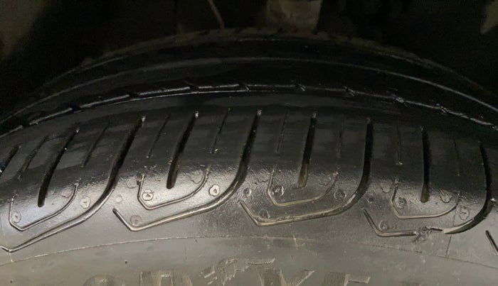 2021 Tata ALTROZ XZ PLUS PETROL DARK EDITION, Petrol, Manual, 36,554 km, Right Front Tyre Tread