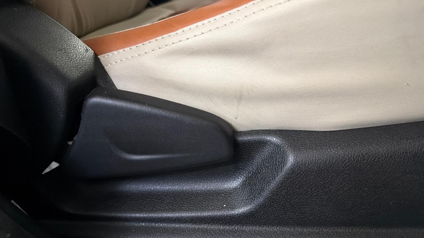 2020 Renault Kwid RXL, Petrol, Manual, 35,466 km, Driver Side Adjustment Panel