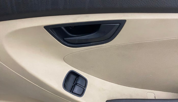 2015 Hyundai Eon MAGNA +, Petrol, Manual, 56,312 km, Driver Side Door Panels Control