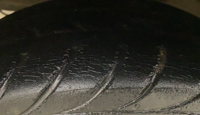 2015 Hyundai Eon MAGNA +, Petrol, Manual, 56,312 km, Left Front Tyre Tread