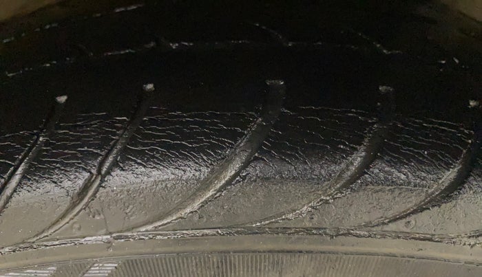 2015 Hyundai Eon MAGNA +, Petrol, Manual, 56,312 km, Left Rear Tyre Tread