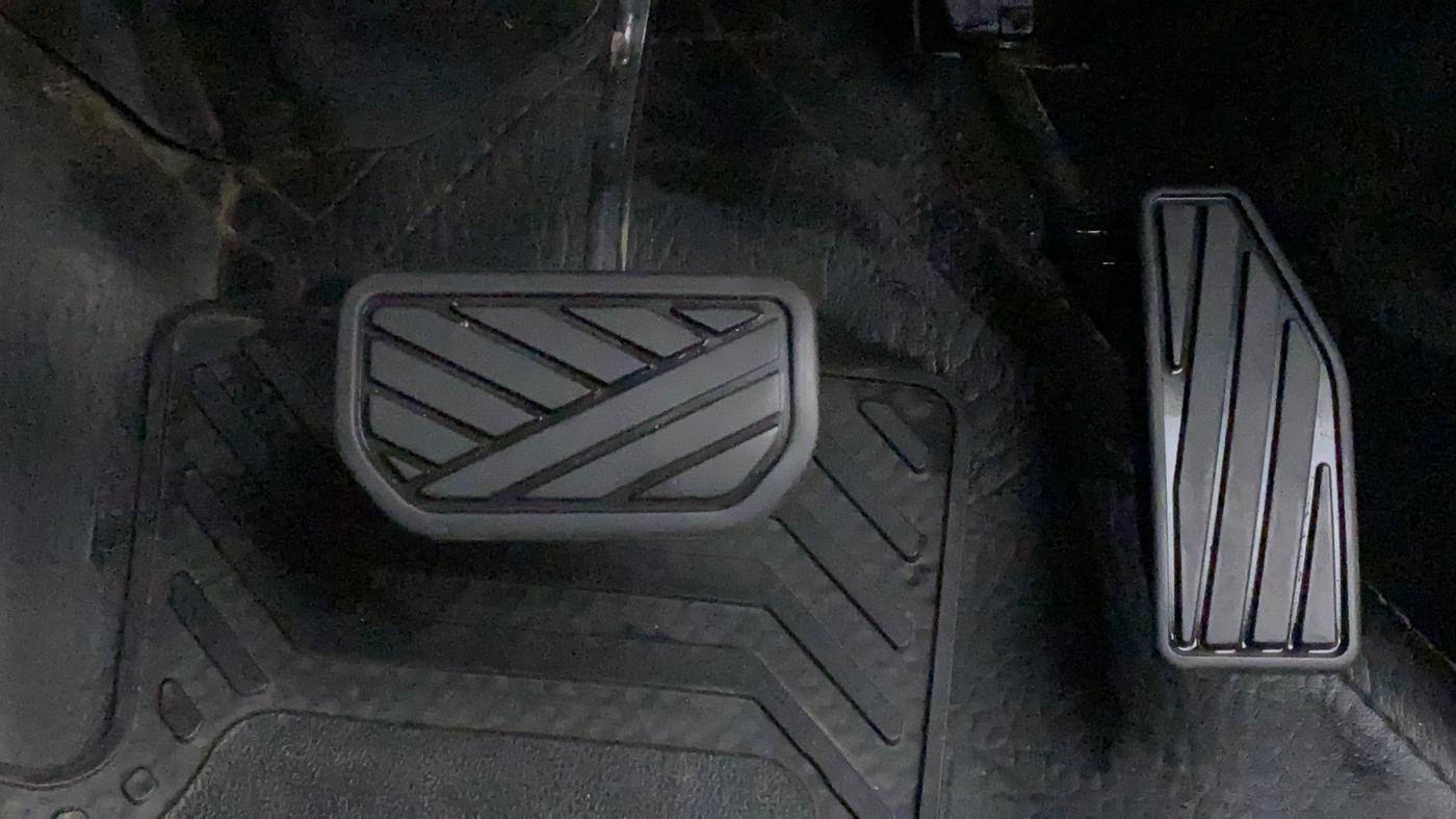 2021 Maruti XL6 ALPHA AT, Petrol, Automatic, 20,534 km, Pedals