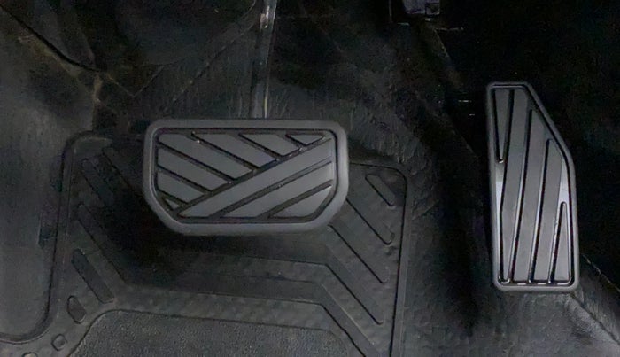 2021 Maruti XL6 ALPHA AT, Petrol, Automatic, 20,534 km, Pedals