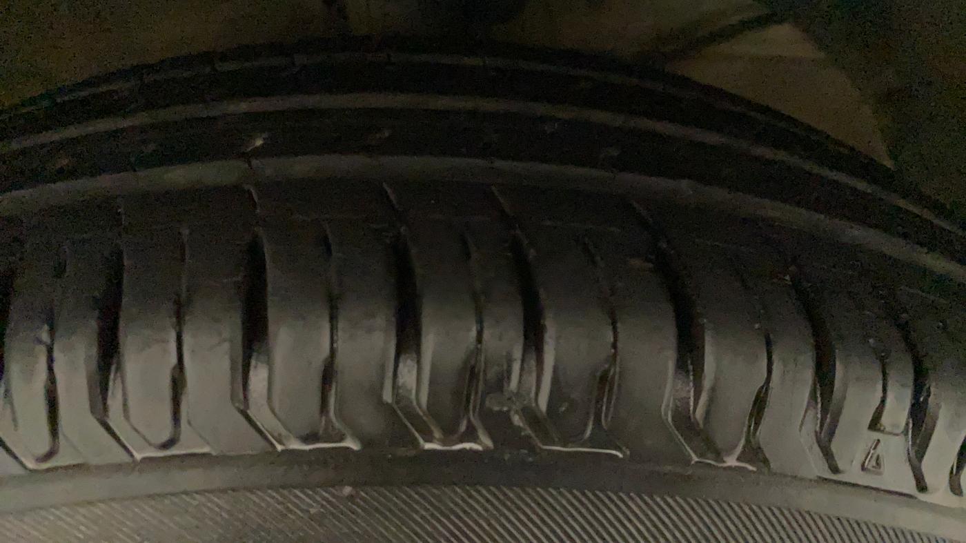 2018 Maruti Dzire VXI AMT, Petrol, Automatic, 24,209 km, Right Rear Tyre Tread