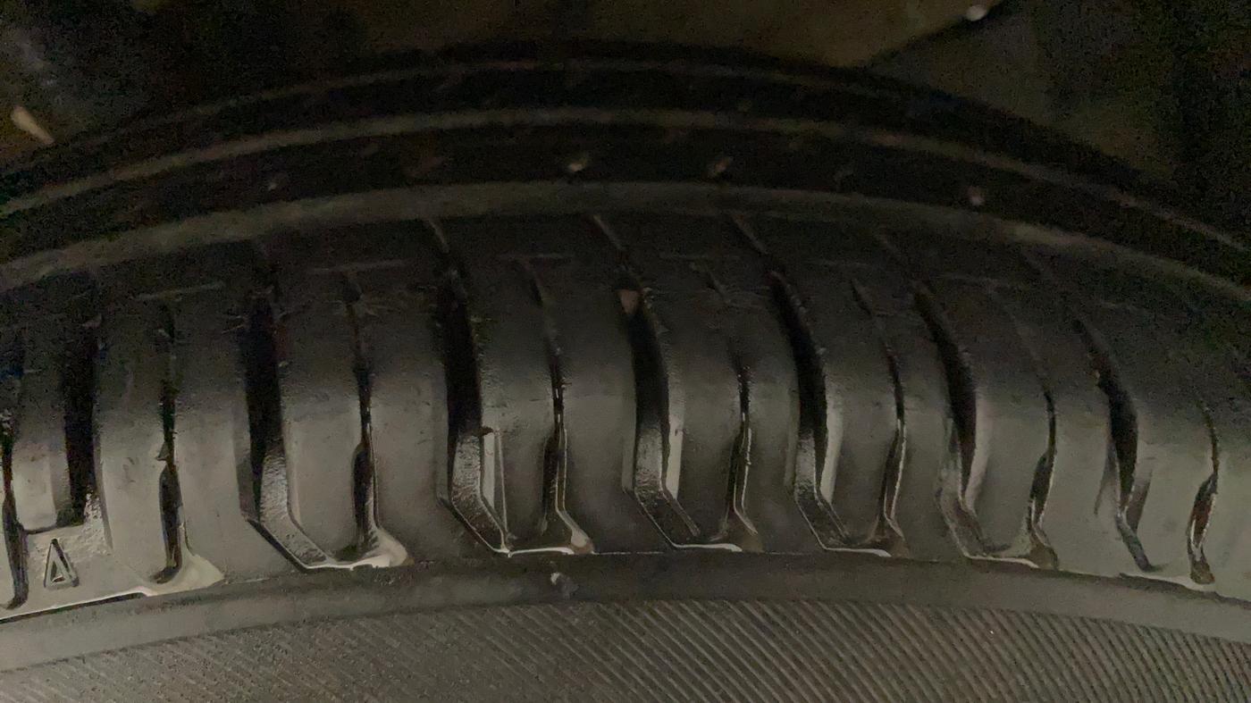 2018 Maruti Dzire VXI AMT, Petrol, Automatic, 24,209 km, Left Front Tyre Tread