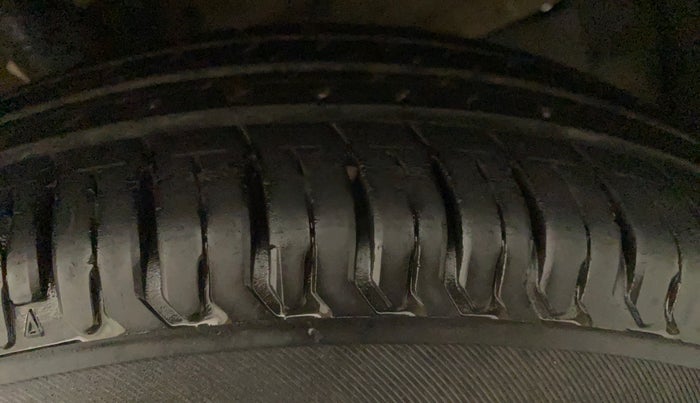 2018 Maruti Dzire VXI AMT, Petrol, Automatic, 24,209 km, Left Front Tyre Tread