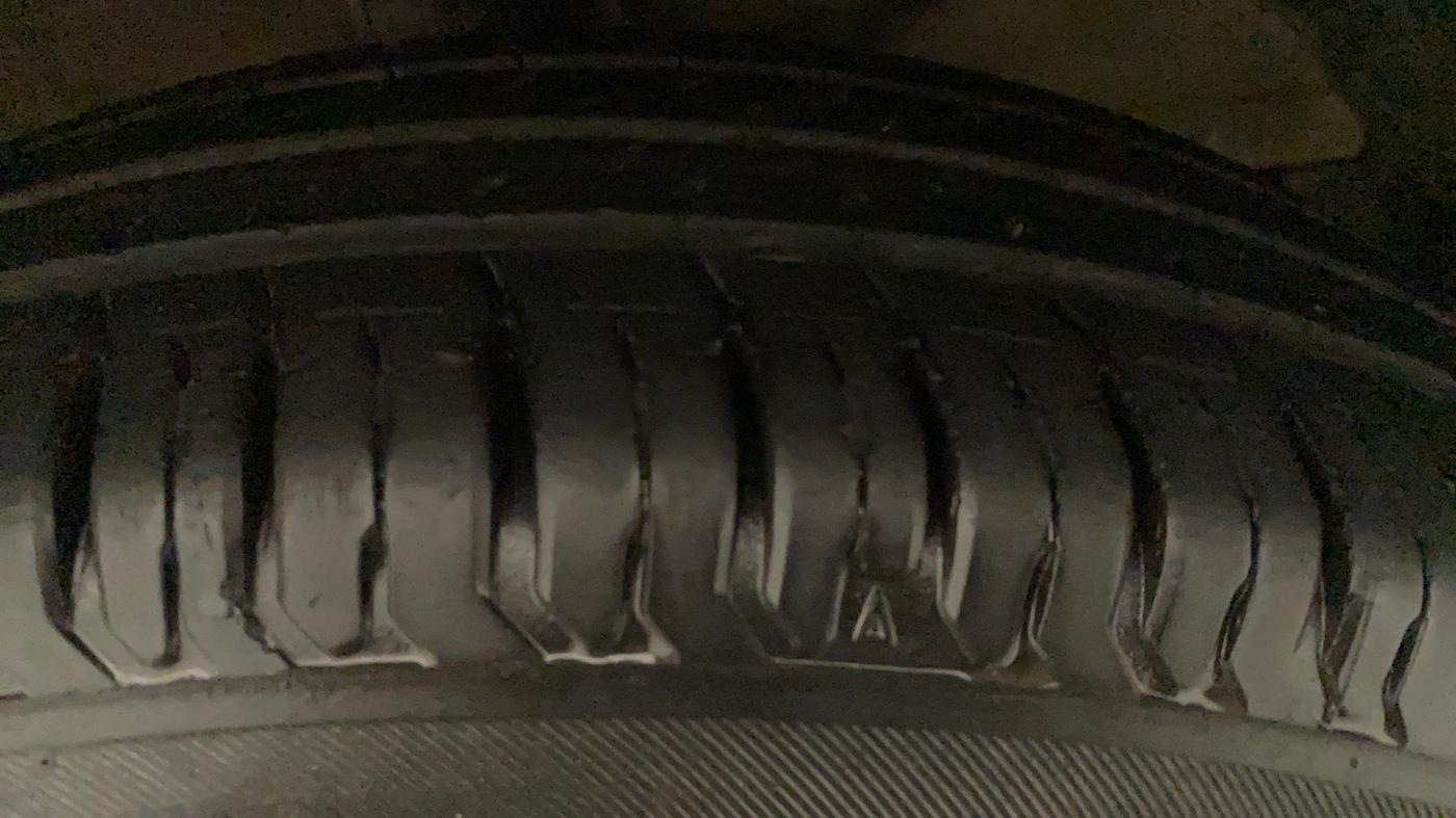 2018 Maruti Dzire VXI AMT, Petrol, Automatic, 24,209 km, Right Front Tyre Tread