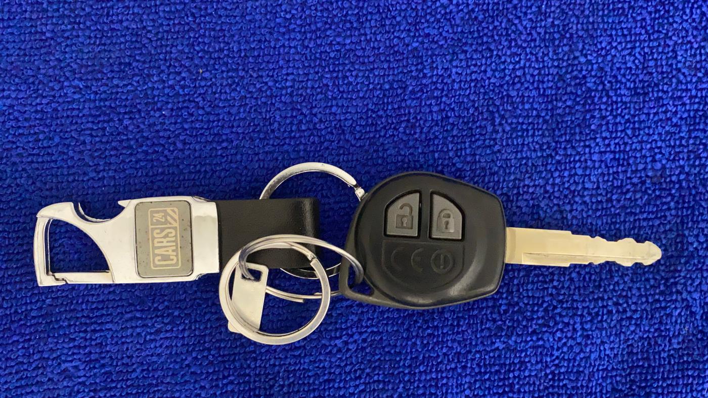 2018 Maruti Dzire VXI AMT, Petrol, Automatic, 24,209 km, Key Close Up