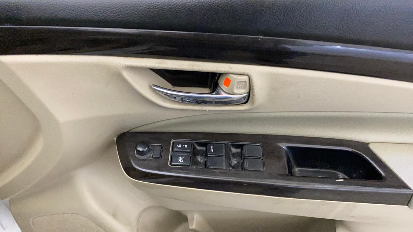 2018 Maruti Ciaz ZETA 1.4  AT PETROL, Petrol, Automatic, 72,833 km, Driver Side Door Panels Control