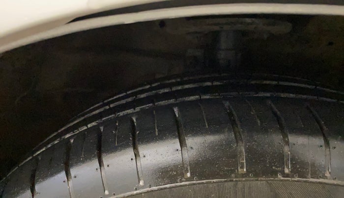 2018 Maruti Ciaz ZETA 1.4  AT PETROL, Petrol, Automatic, 72,881 km, Right Front Tyre Tread