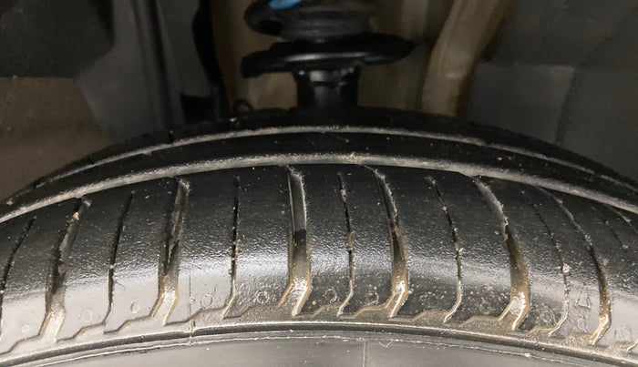 2022 Renault TRIBER RXZ AMT, Petrol, Automatic, 7,177 km, Right Front Tyre Tread