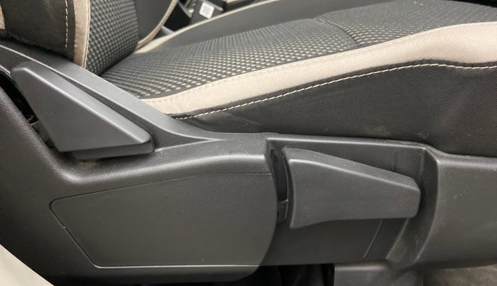 2022 Renault TRIBER RXZ AMT, Petrol, Automatic, 7,177 km, Driver Side Adjustment Panel