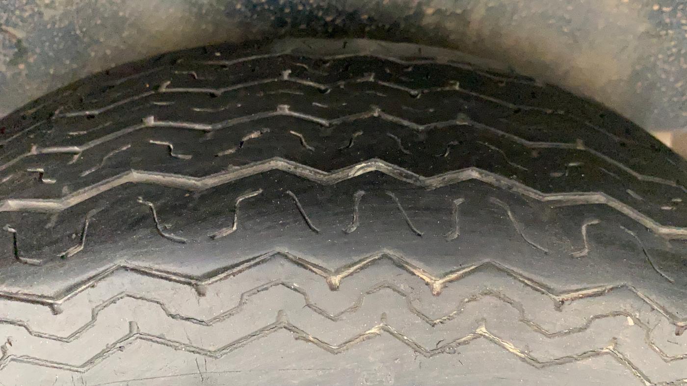 2010 Maruti OMNI E STD, Petrol, Manual, 62,655 km, Left Rear Tyre Tread