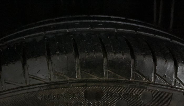 2022 Renault TRIBER RXT, Petrol, Manual, 1,01,614 km, Right Rear Tyre Tread