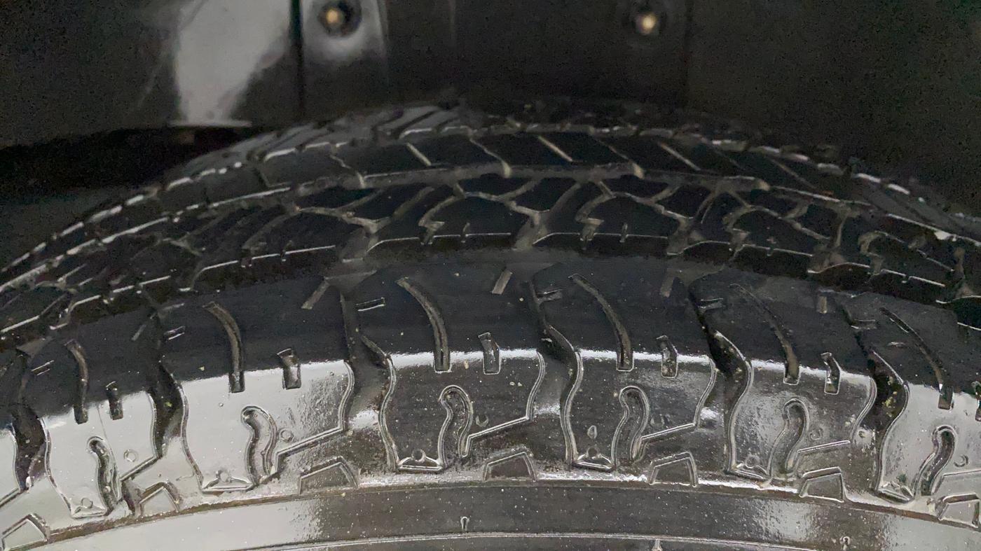 2018 Mahindra TUV300 T6 PLUS, Diesel, Manual, 94,814 km, Left Rear Tyre Tread