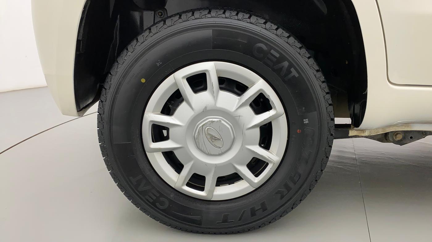 2018 Mahindra TUV300 T6 PLUS, Diesel, Manual, 94,814 km, Right Rear Wheel