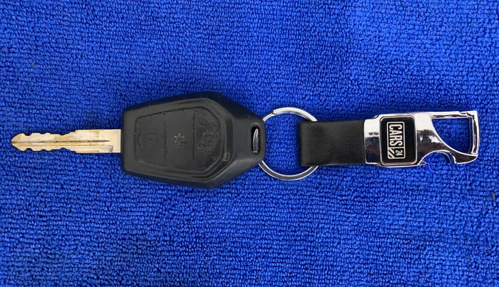 2018 Mahindra TUV300 T6 PLUS, Diesel, Manual, 94,814 km, Key Close Up