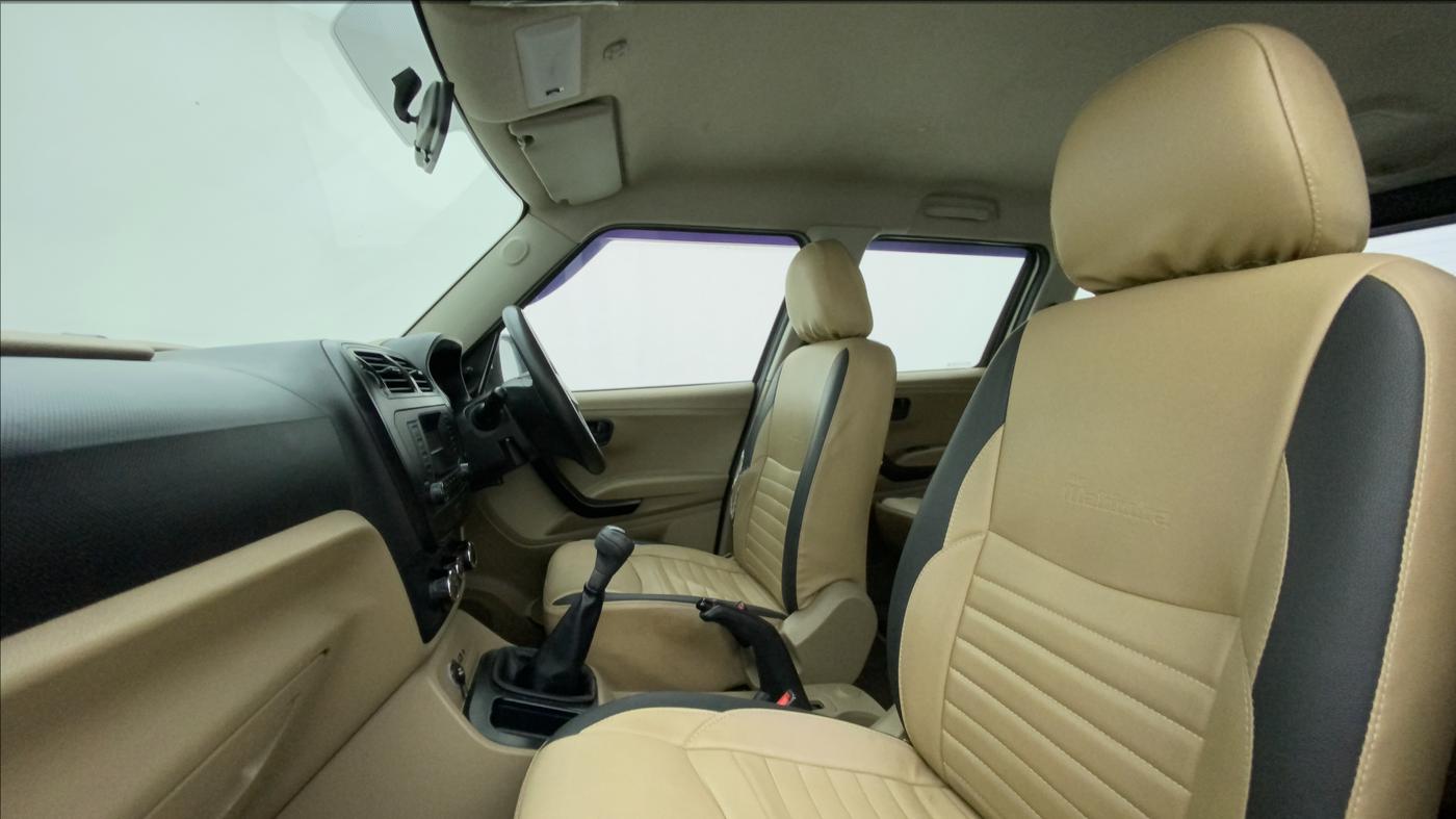 2018 Mahindra TUV300 T6 PLUS, Diesel, Manual, 94,814 km, Right Side Front Door Cabin