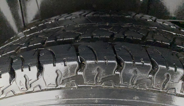 2018 Mahindra TUV300 T6 PLUS, Diesel, Manual, 94,814 km, Right Rear Tyre Tread